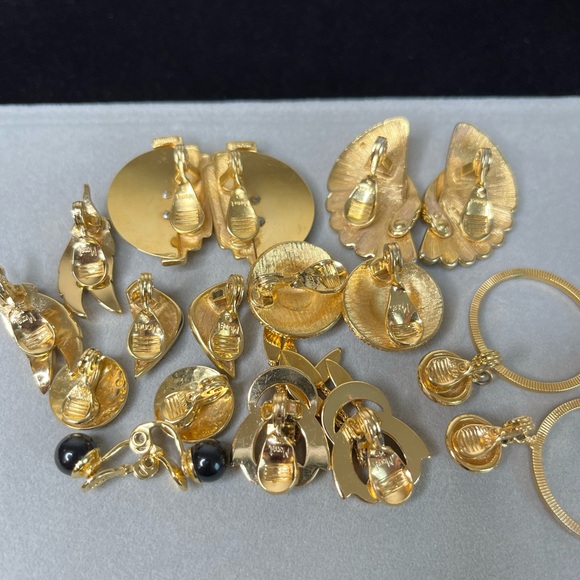 Monet gold tone clip on earrings 9 assorted pairs - Picture 6 of 10